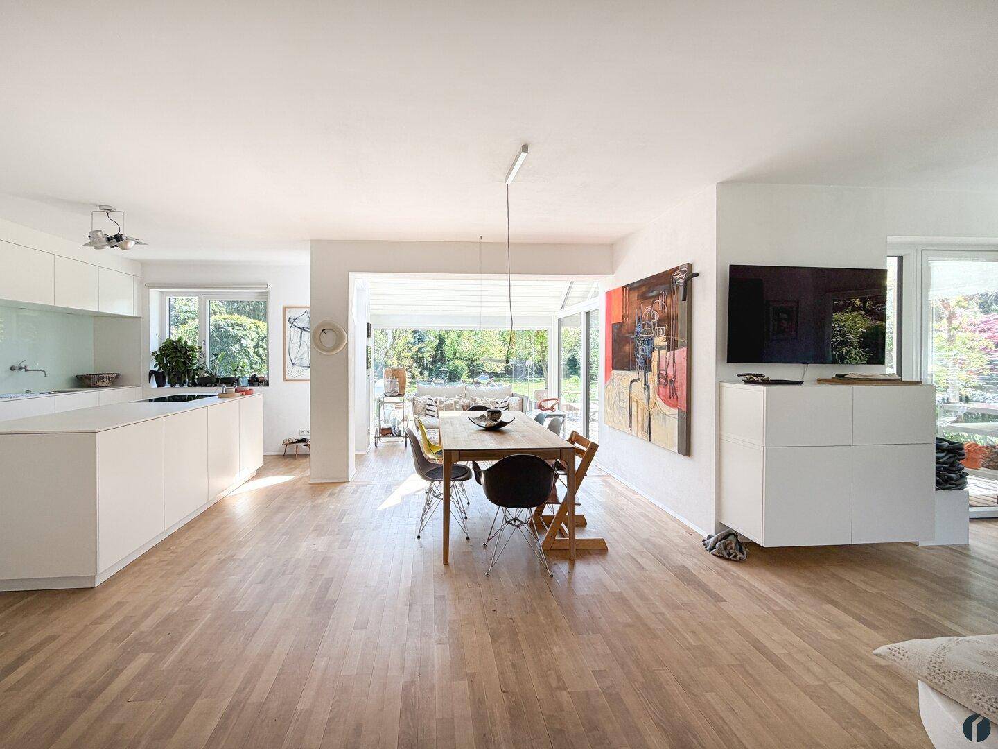 Großzügiges Familienhaus auf 1.449 m² Doppelgrundstück in beliebter Wohnlage - Ansicht 4