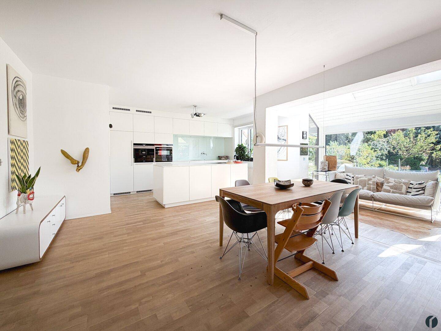 Großzügiges Familienhaus auf 1.449 m² Doppelgrundstück in beliebter Wohnlage - Ansicht 3
