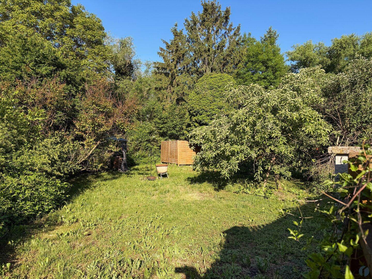 Attraktiver Baugrund im Zentrum mit Gartenhaus - Ansicht 2