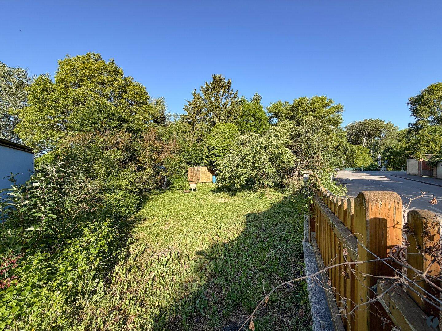 Attraktiver Baugrund im Zentrum mit Gartenhaus - Ansicht 4