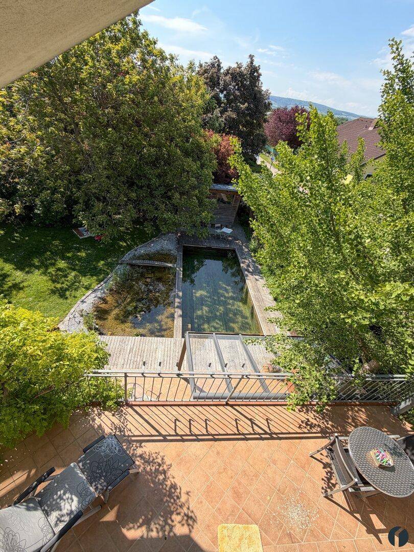 Ruhe, Raum und Qualität: Großes Einfamilienhaus mit Naturpool, Teich und Wärmepumpe - Mehr