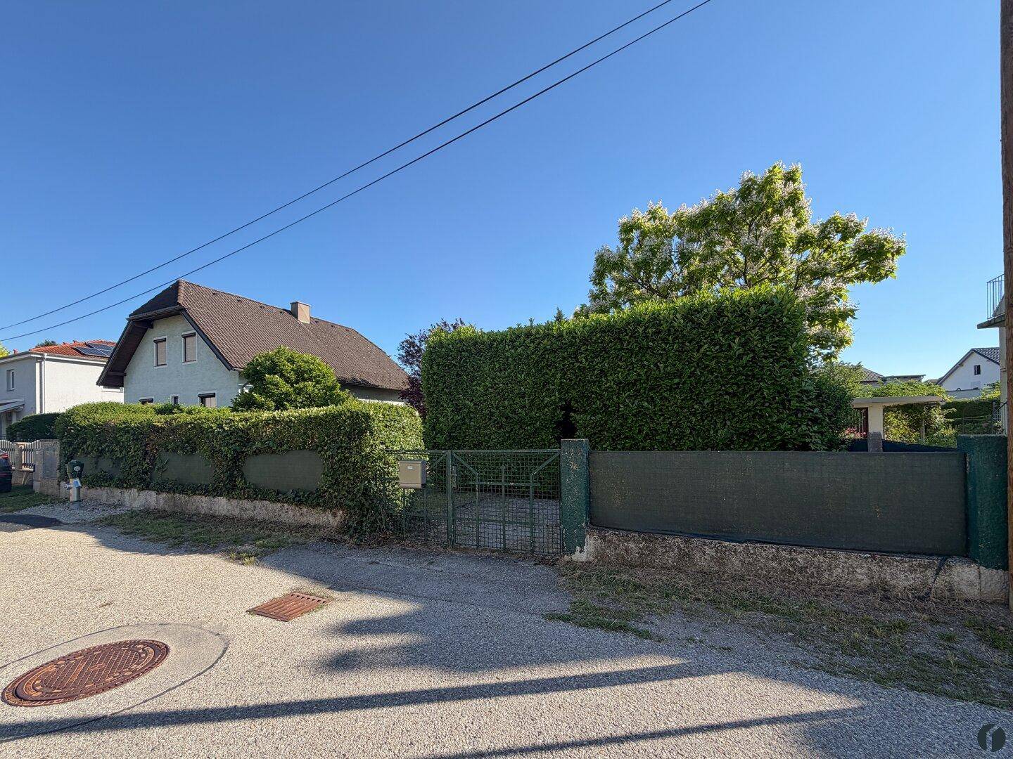 Baugrundstück mit kleinem Haus – ca. 548 m² Grundstück mit Entwicklungspotenzial - Ansicht 2