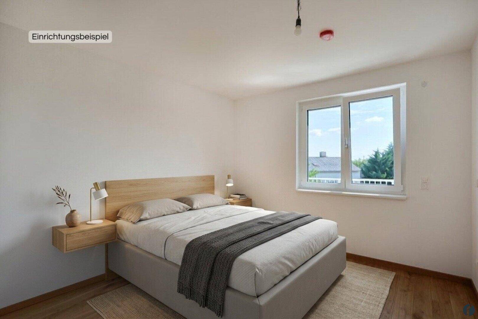 Modern eingerichtetes Schlafzimmer mit Holzbett, Nachttischen und Blick ins Grüne.