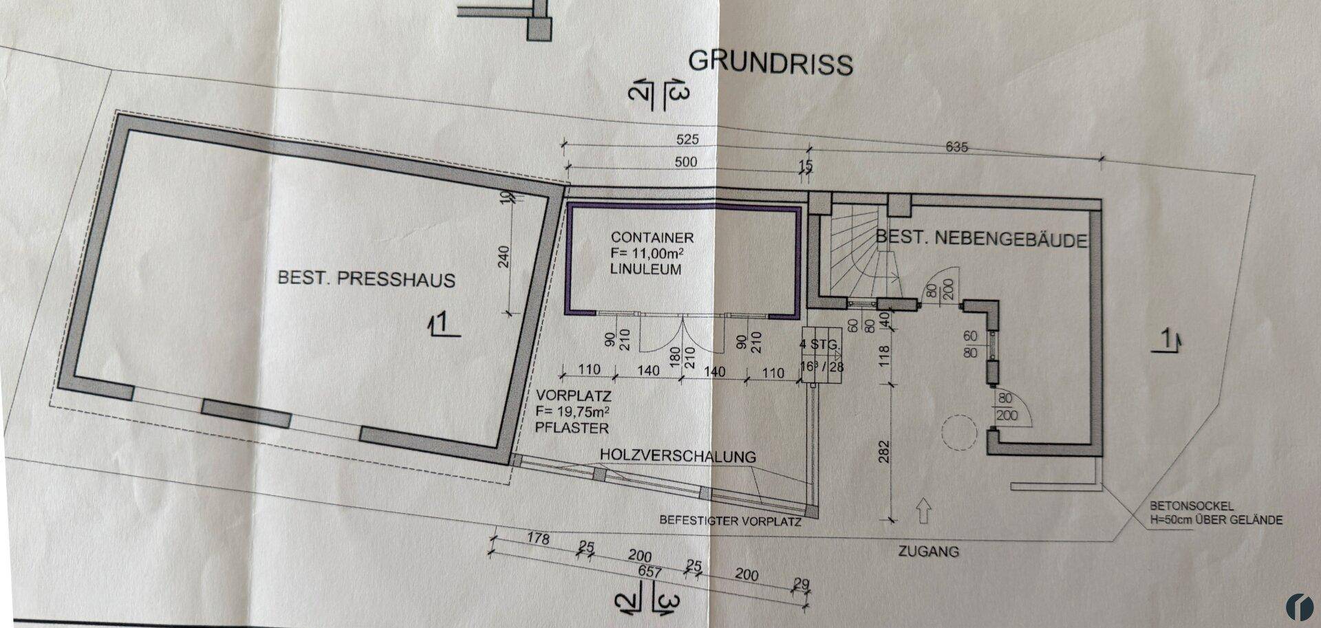Grundrissplan eines Gebäudes mit bestehendem Presshaus und Nebengebäude.