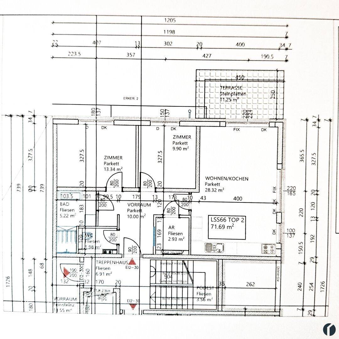 Detaillierter Grundriss einer Wohnung mit offener Wohnküche, Terrasse und mehreren Zimmern.