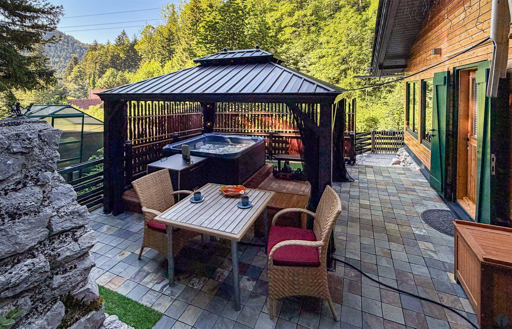 Terrasse mit Whirlpool