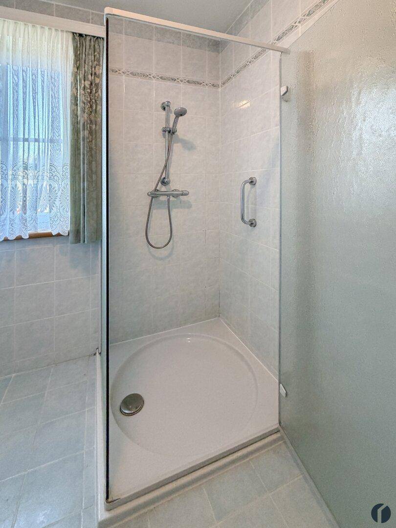 Dusche im Badezimmer
