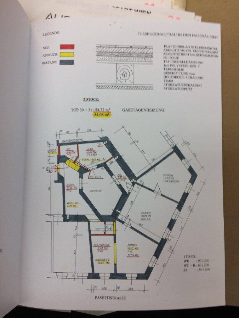 Detaillierter Grundriss des zweiten Stocks mit Raumaufteilung und Maßen für die Immobilie.