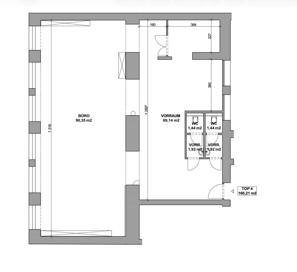 Grundrissplan mit großem Bürobereich, Vorraum und zwei separaten Toiletten.