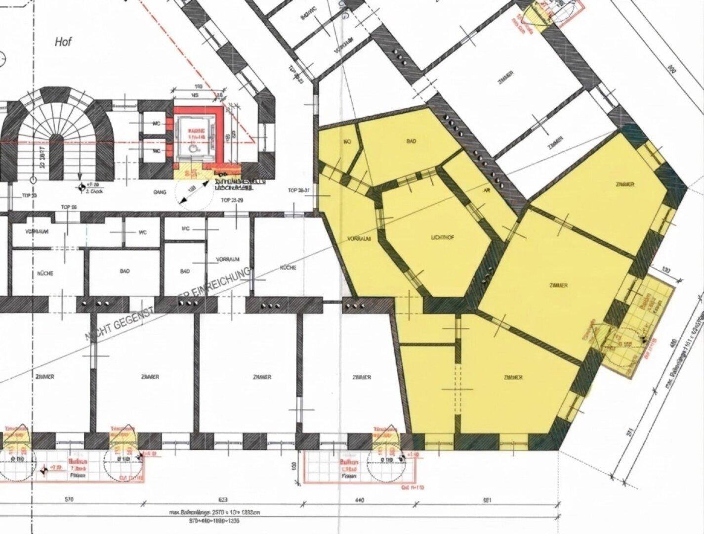 Teilansicht des Grundrisses mit hervorgehobenen Wohnbereichen und Zugang zum Innenhof.