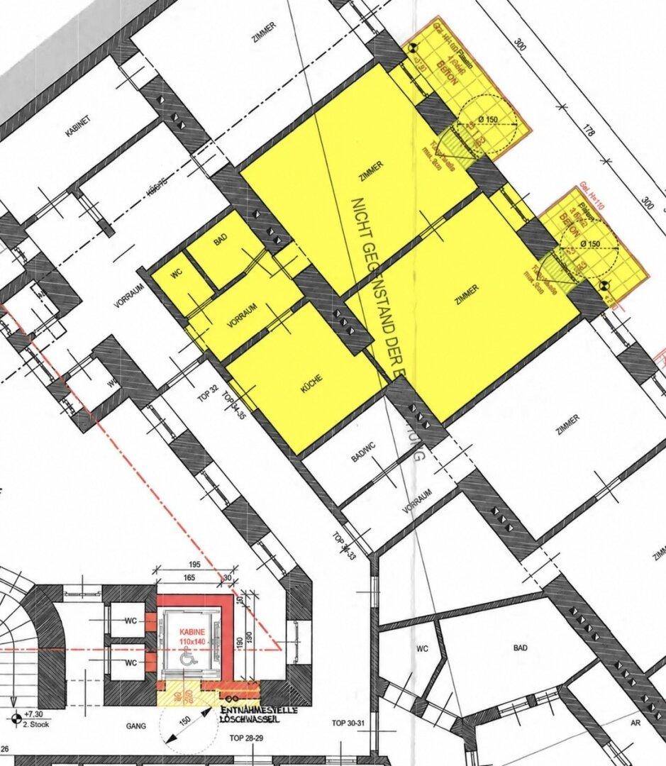 Detaillierter Grundriss einer Wohnung mit mehreren Zimmern, Küche und Bädern.