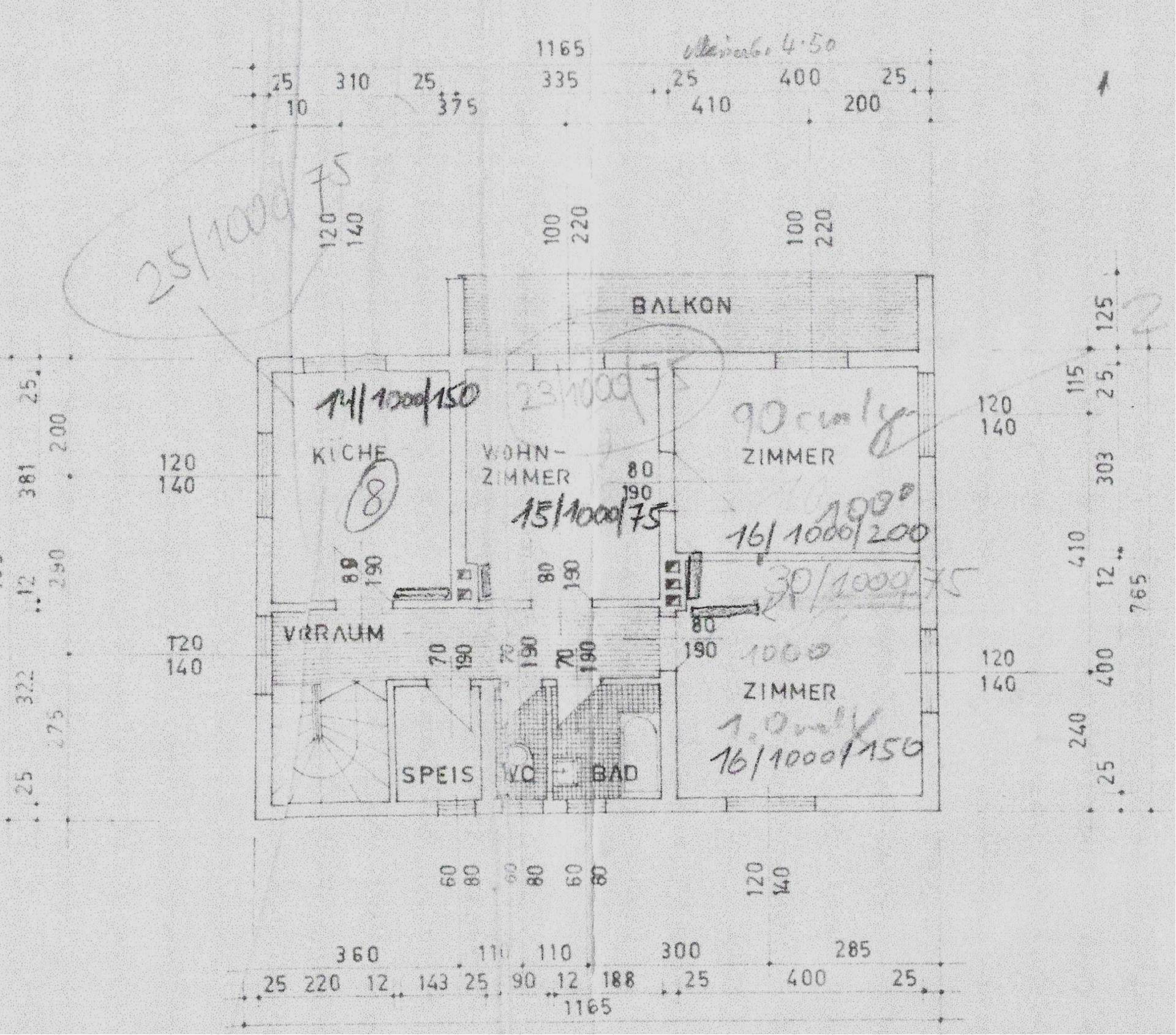Detaillierter Grundriss einer Wohnung mit Küche, Wohnzimmer, Schlafzimmern, Bad, separatem WC und Balkon.