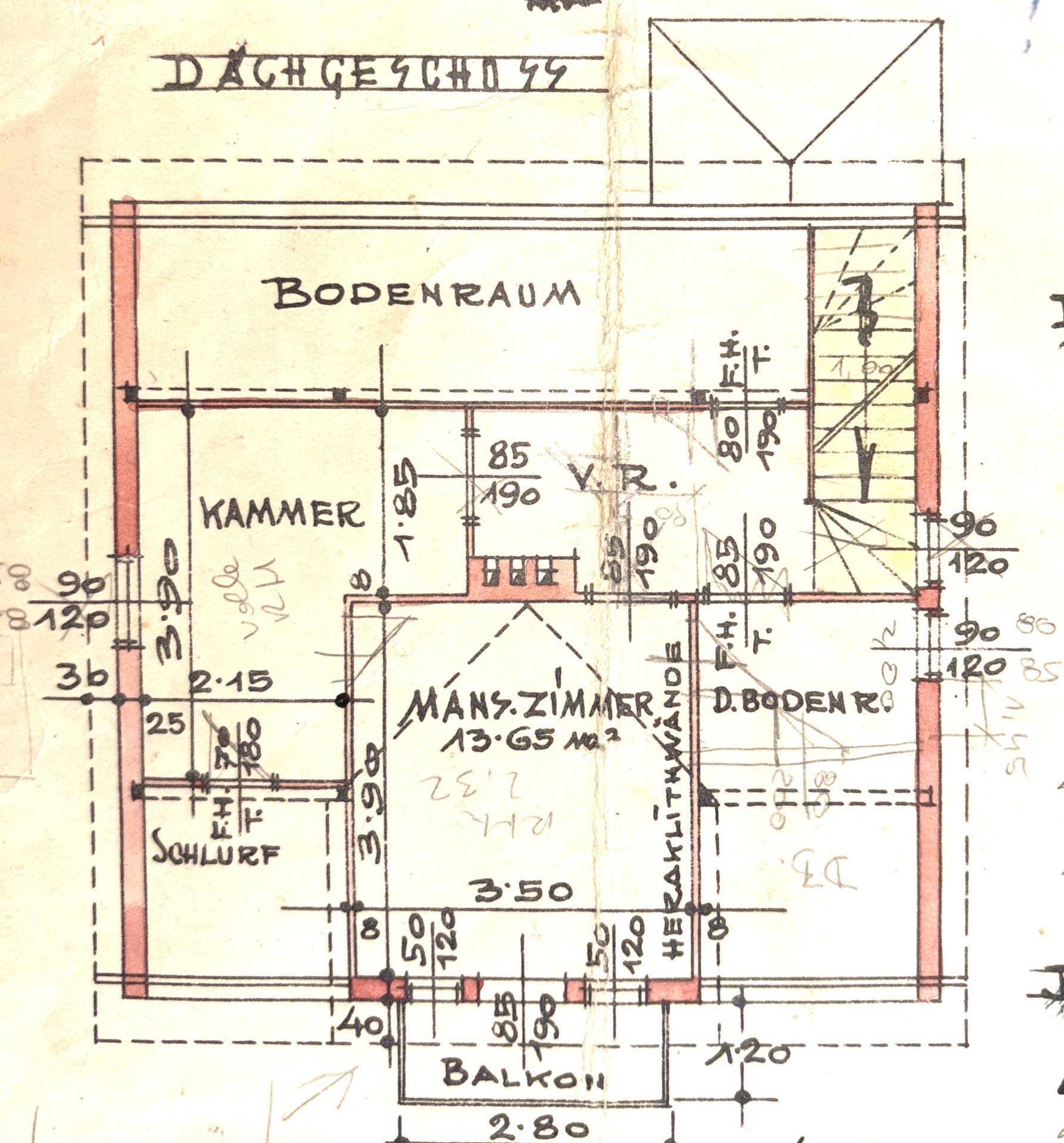 Grundriss des Dachgeschosses mit Mansardenzimmer, Kammer und Balkon.
