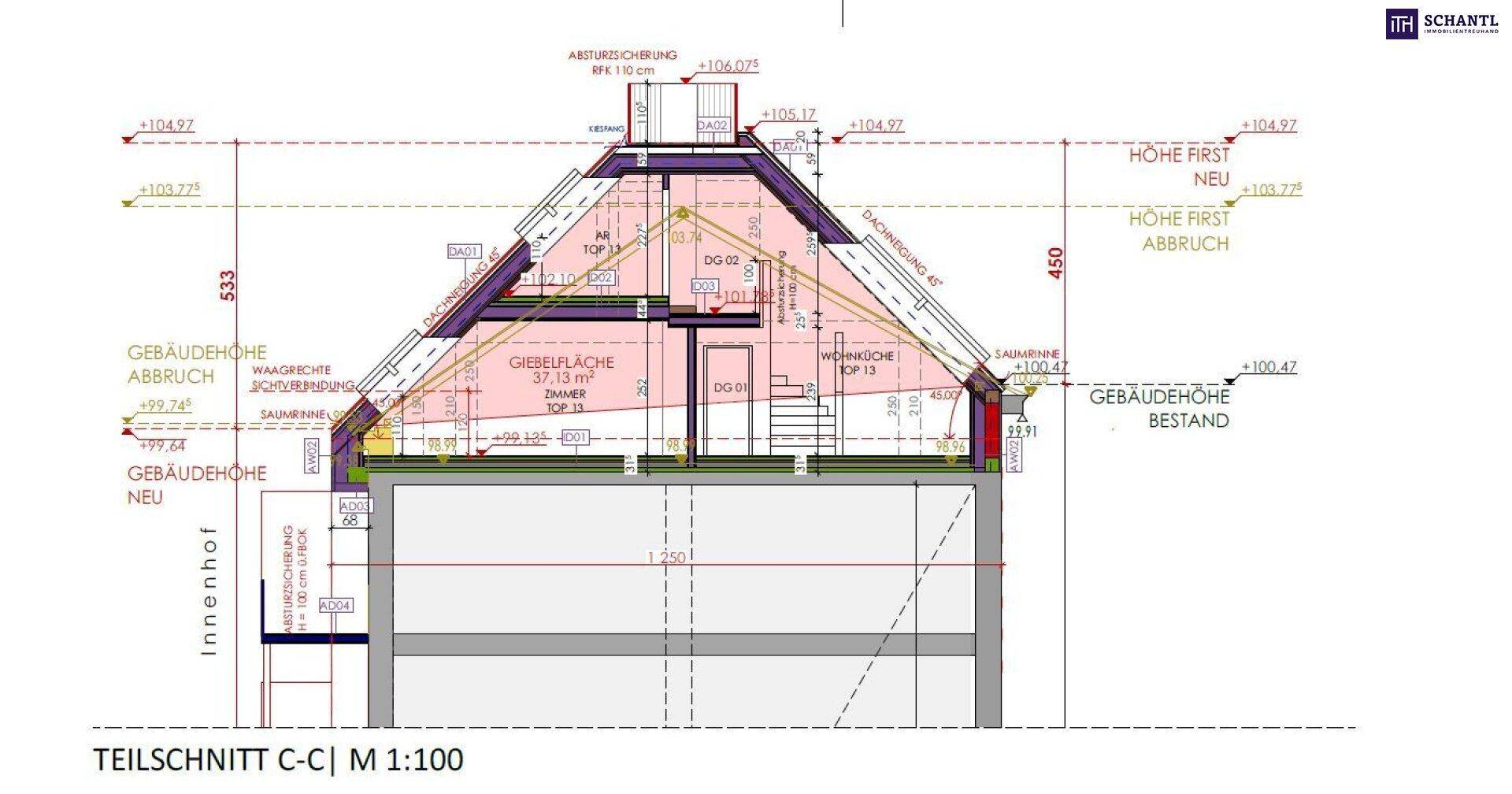Gebäudeschnitt zeigt Dachgeschossausbau mit Dachschrägen und Innenhof.