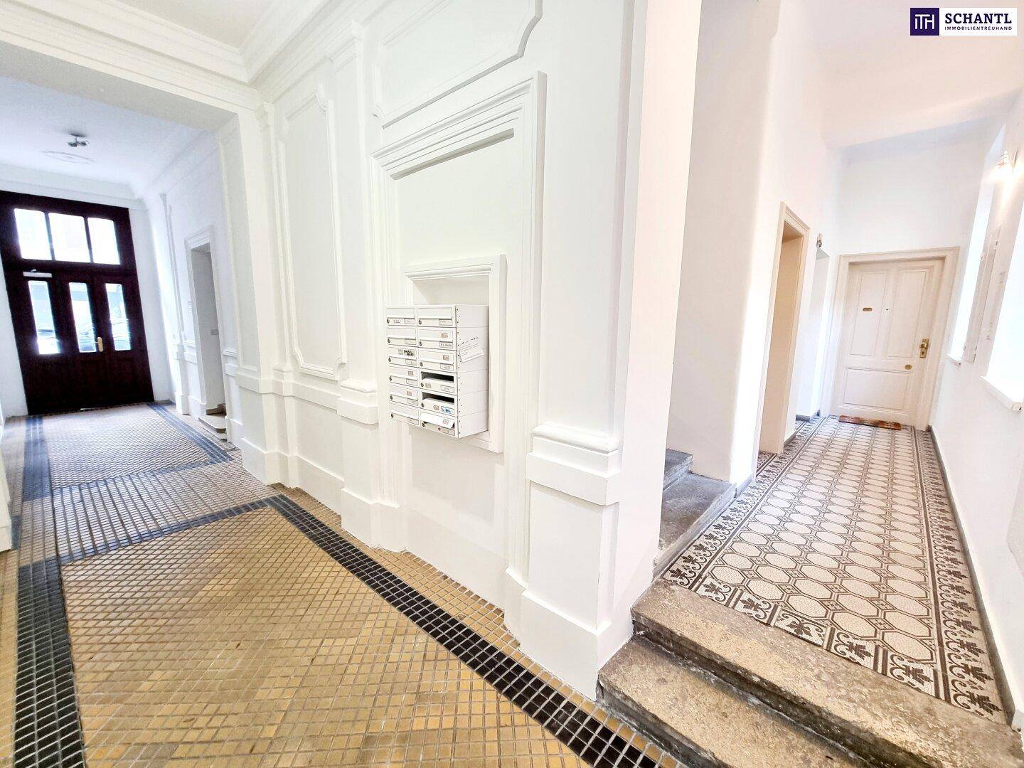 Stark reduziert - Stylischer Wohntraum im Dachgeschoss! Frisch saniert + Ruhelage + Traumhaftes Altbauhaus + Hofseitige Terrasse + U-Bahn ums Eck + Beste Infrastruktur und Anbindung! - Ansicht 4
