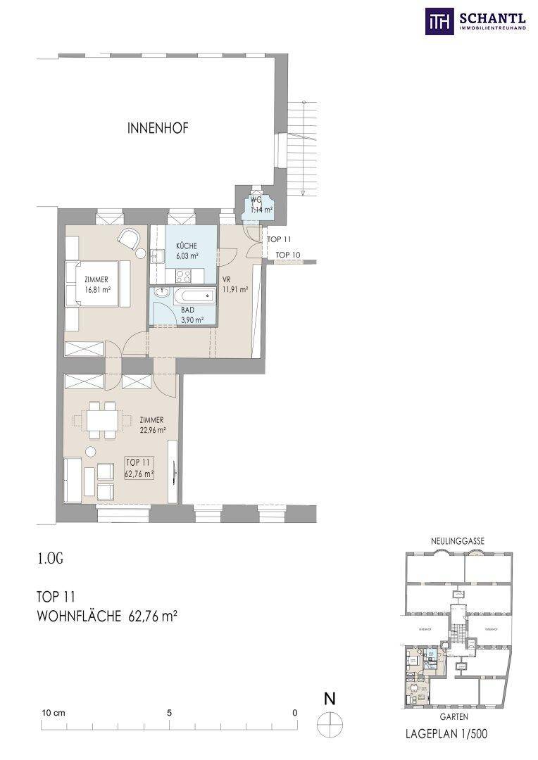 Grundriss der Wohnung mit Zimmern, Küche, Bad und Innenhofzugang.