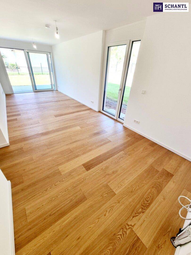 FIRE SALE!! Ein Stück Natur - ganz für sich allein! Das perfekte Familienparadies! Geniale Neubauwohnung mit WOW-Effekt! Riesiger Eigengarten und Terrasse + 4 Zimmer + Grün wohin das Auge reicht + Luftwärmepumpe! - Ansicht 6