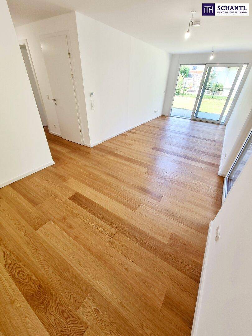 FIRE SALE!! Ein Stück Natur - ganz für sich allein! Das perfekte Familienparadies! Geniale Neubauwohnung mit WOW-Effekt! Riesiger Eigengarten und Terrasse + 4 Zimmer + Grün wohin das Auge reicht + Luftwärmepumpe! - Ansicht 2
