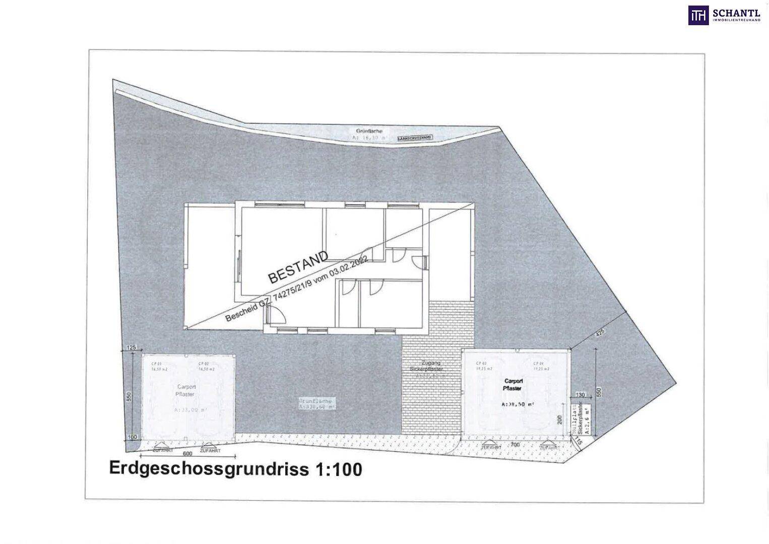 Erdgeschossgrundriss im Maßstab 1:100 mit Grundstücksaufteilung und Carport.