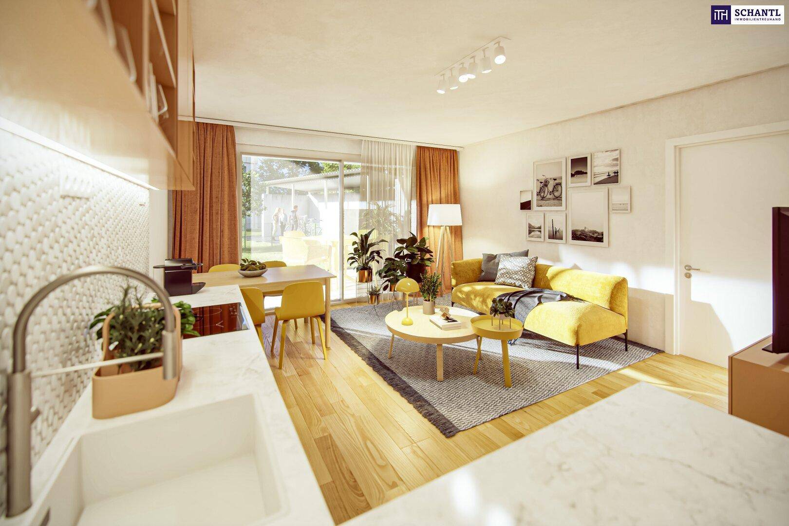 Helles, offenes Wohnzimmer mit gelben Möbeln, Holzboden und Zugang zur Terrasse.