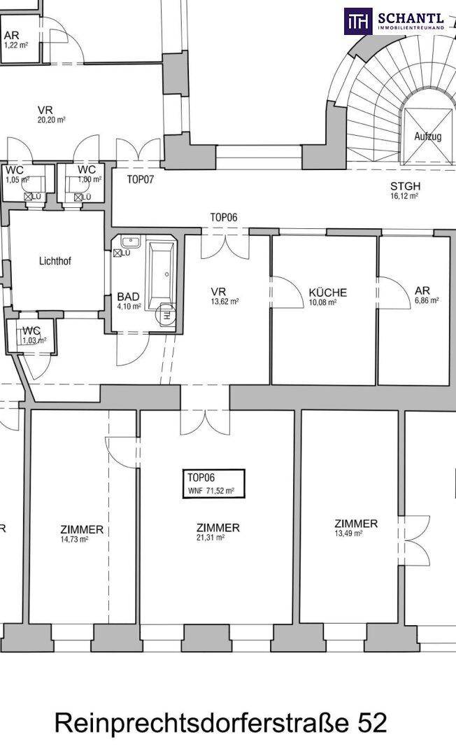 Grundriss einer Wohnung mit mehreren Zimmern, separater Küche, Bad und zwei WCs, inklusive Aufzugzugang.