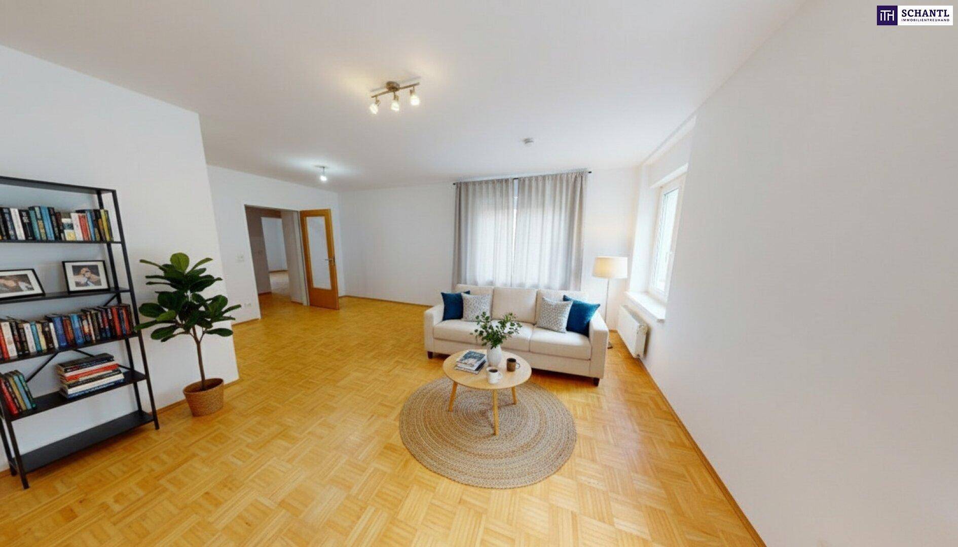 Virtuell eingerichtetes Wohnzimmer mit Parkettboden, Bücherregal und viel Tageslicht.