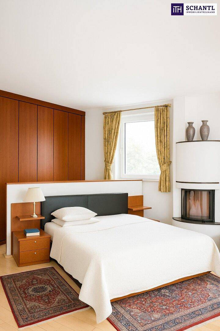 Gemütliches Schlafzimmer mit einem integrierten Kleiderschrank, einem Kamin und warmen Holzelementen.