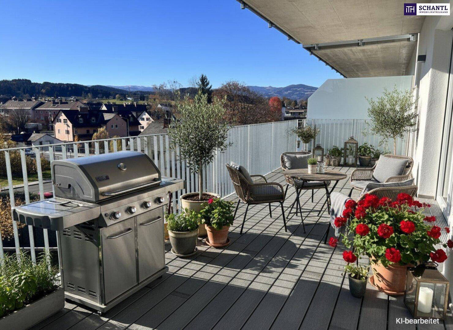 Geräumiger Balkon mit Gasgrill, gemütlicher Sitzecke und weitem Blick über die Landschaft.