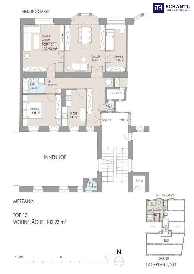 Grundrissplan einer Wohnung im Mezzanin mit mehreren Zimmern, separater Küche, Bad und WC, sowie Zugang zu einem Innenhof.