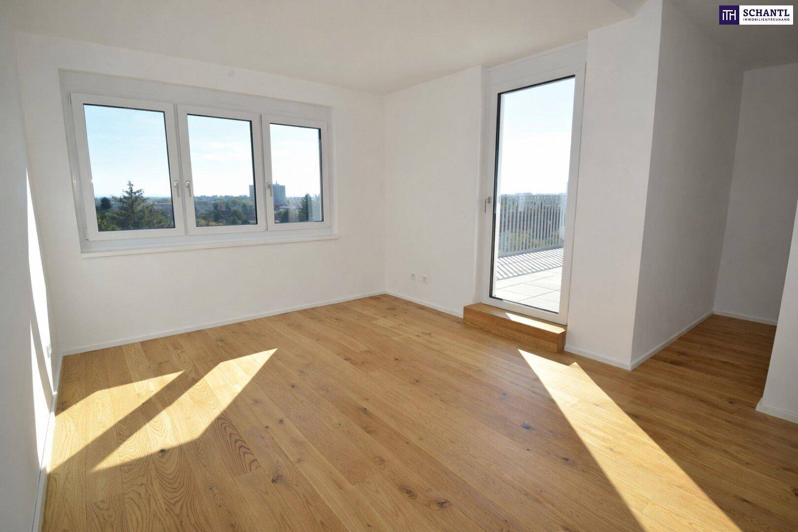 Schlafzimmer mit Eichenparkett und Zugang zu einem Balkon oder einer Terrasse.
