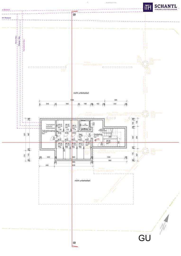 Grundrissplan des Erdgeschosses mit Eingangsbereich, Technikraum und mehreren Abstellräumen.