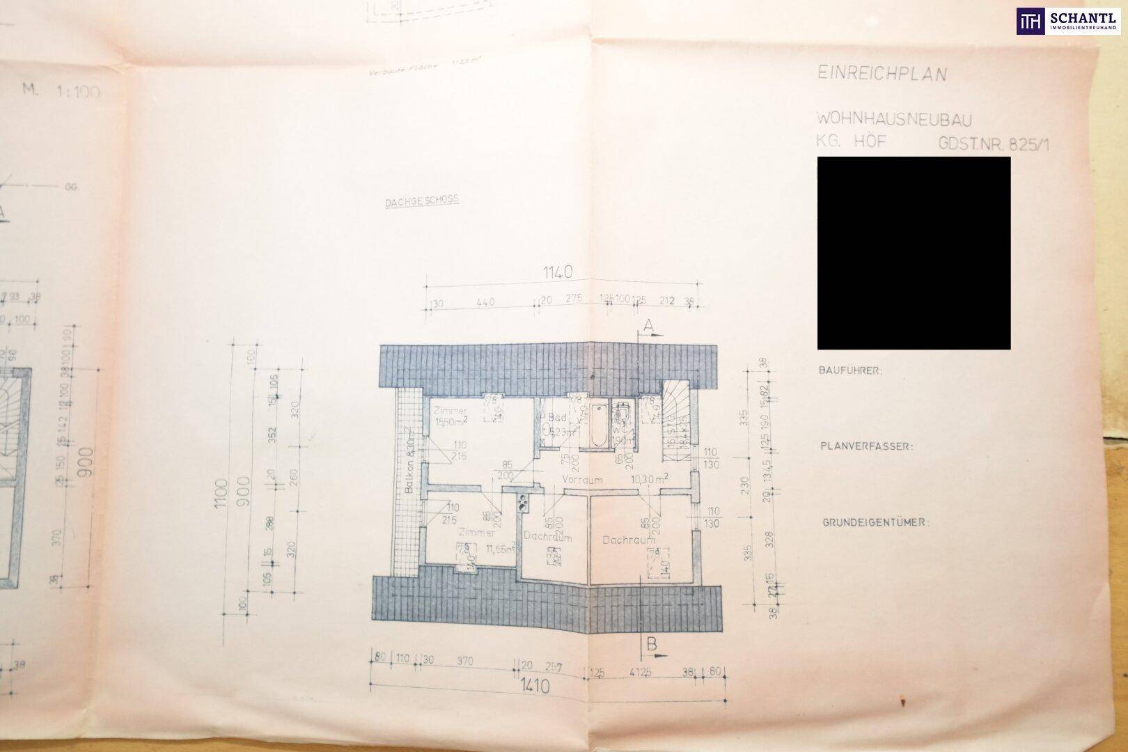 Ausschnitt eines Grundrisses mit detaillierter Raumaufteilung und Bemaßungen, inklusive Dachschrägen.