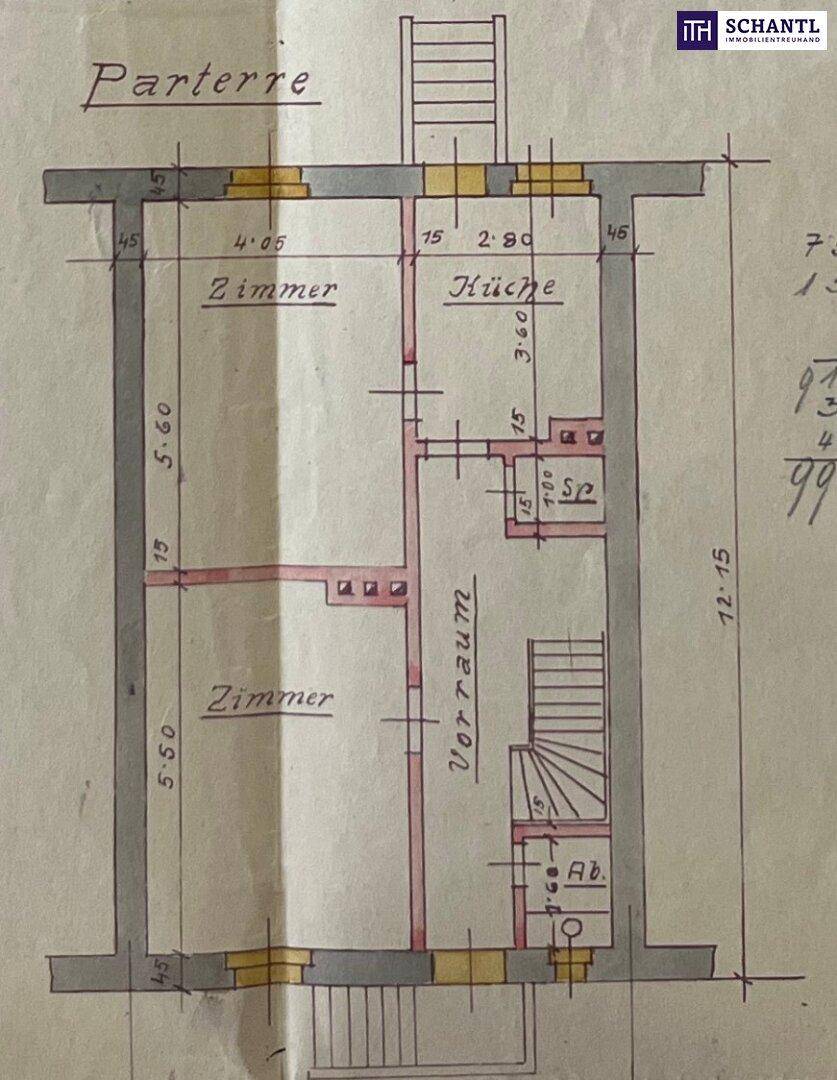 Handgezeichneter Grundriss des Erdgeschosses mit Zimmern und Treppe.