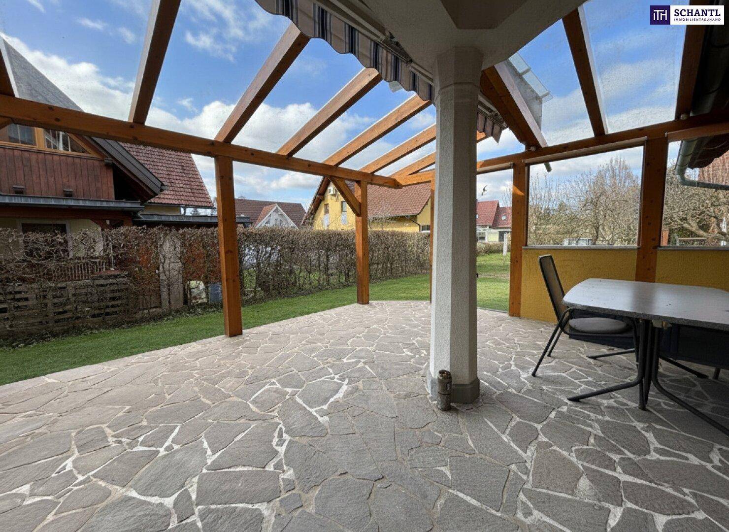 SONNENLAGE - Neuwertiges ca. 160 m² großes Traumhaus mit idyllischem Garten + Terrasse, 2 Garagen &amp; Top-Ausstattung in Ruhelage - Ansicht 4