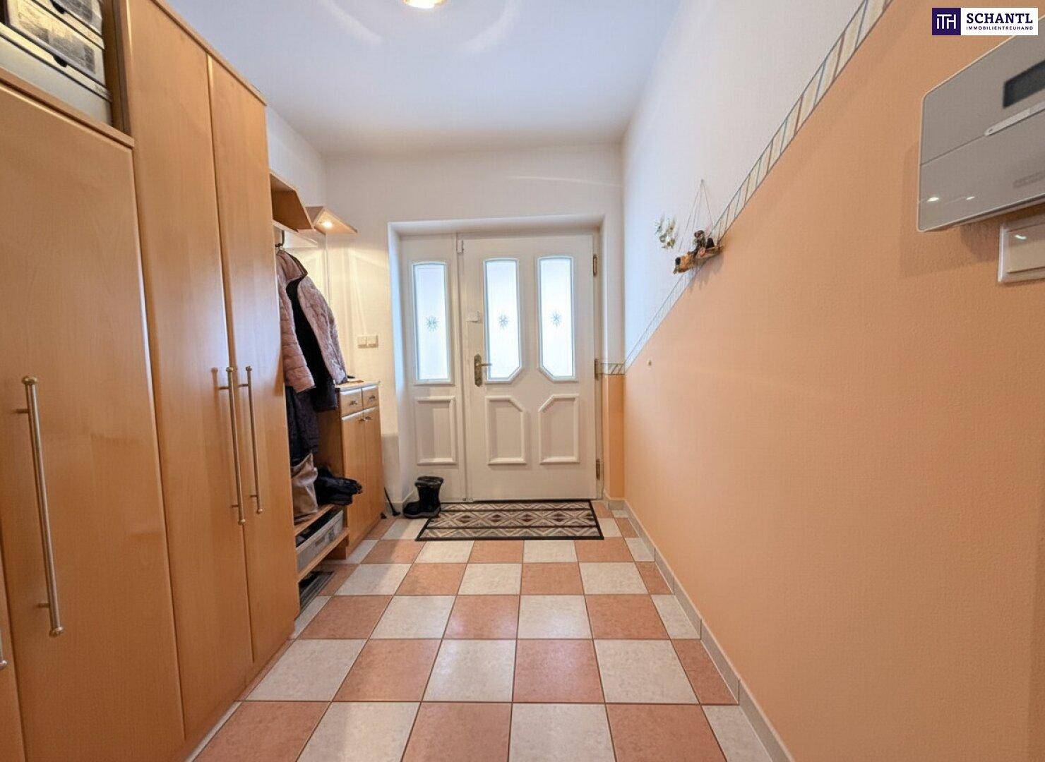 SONNENLAGE - Neuwertiges ca. 160 m² großes Traumhaus mit idyllischem Garten + Terrasse, 2 Garagen &amp; Top-Ausstattung in Ruhelage - Ansicht 5