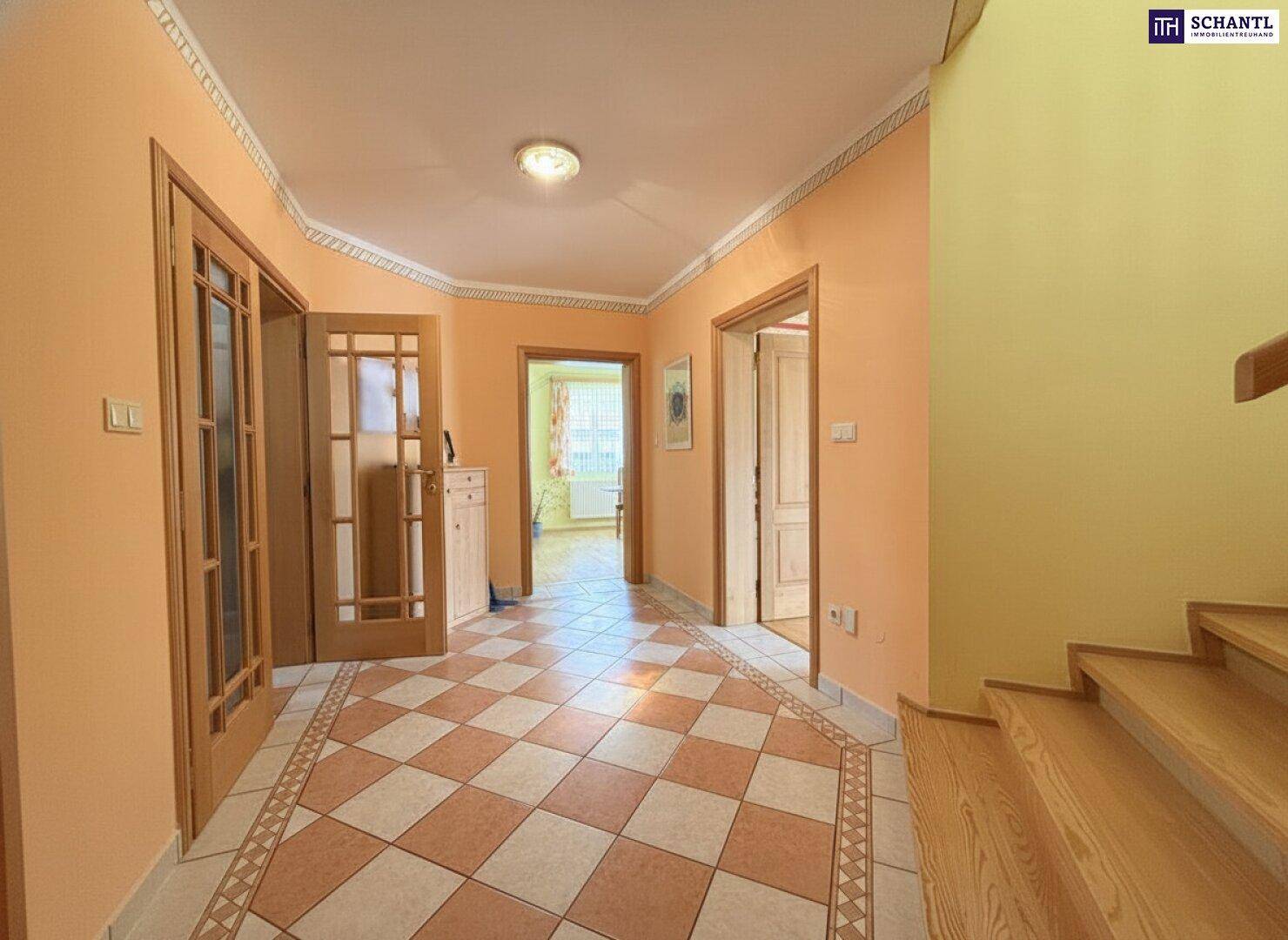 SONNENLAGE - Neuwertiges ca. 160 m² großes Traumhaus mit idyllischem Garten + Terrasse, 2 Garagen &amp; Top-Ausstattung in Ruhelage - Mehr