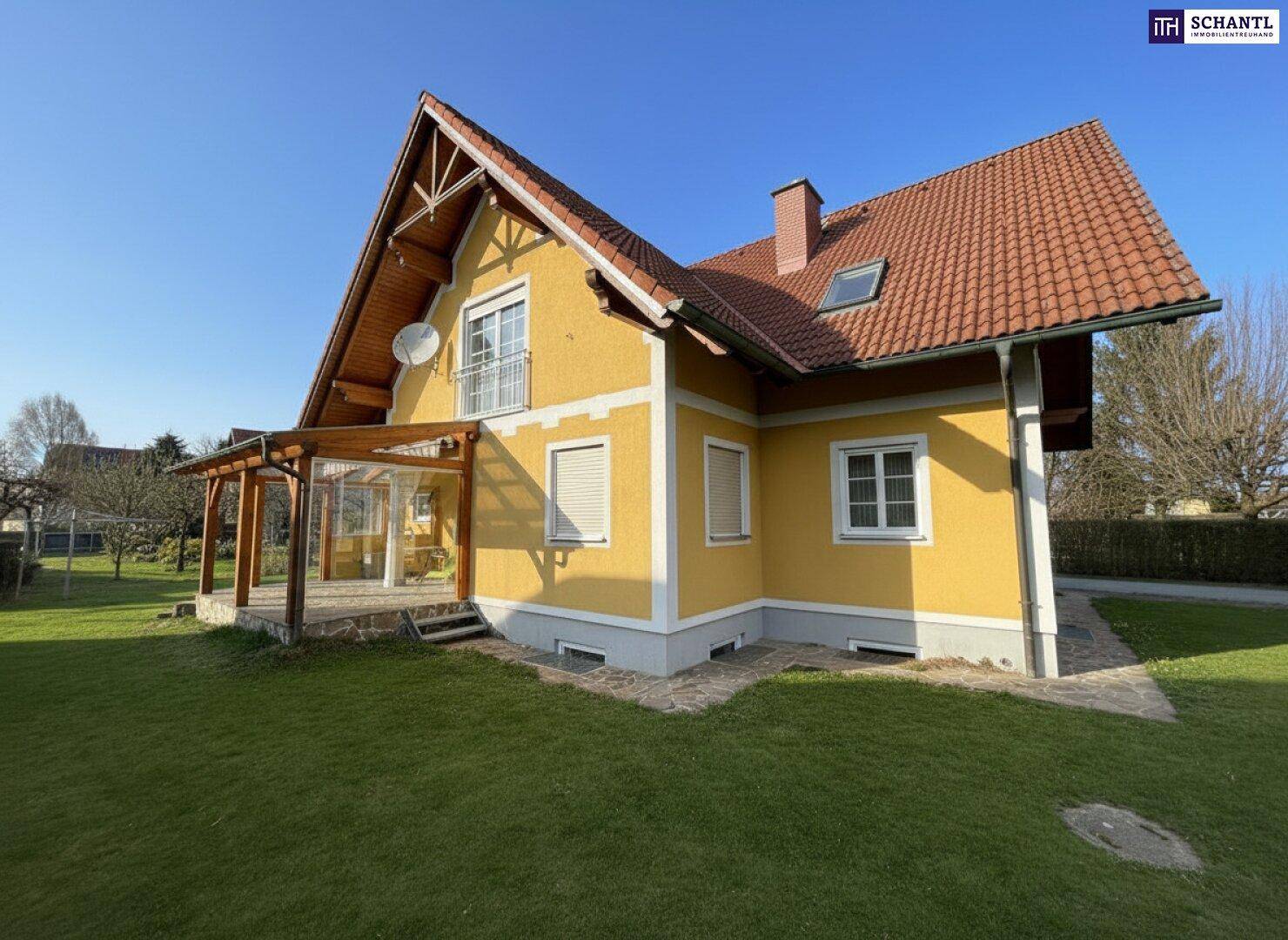 SONNENLAGE - Neuwertiges ca. 160 m² großes Traumhaus mit idyllischem Garten + Terrasse, 2 Garagen &amp; Top-Ausstattung in Ruhelage - Ansicht 2