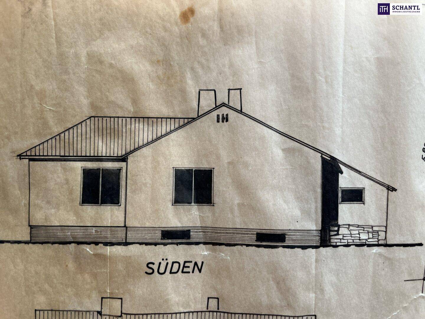 Ansicht des Hauses von Süden mit Fenstern und Dachform.