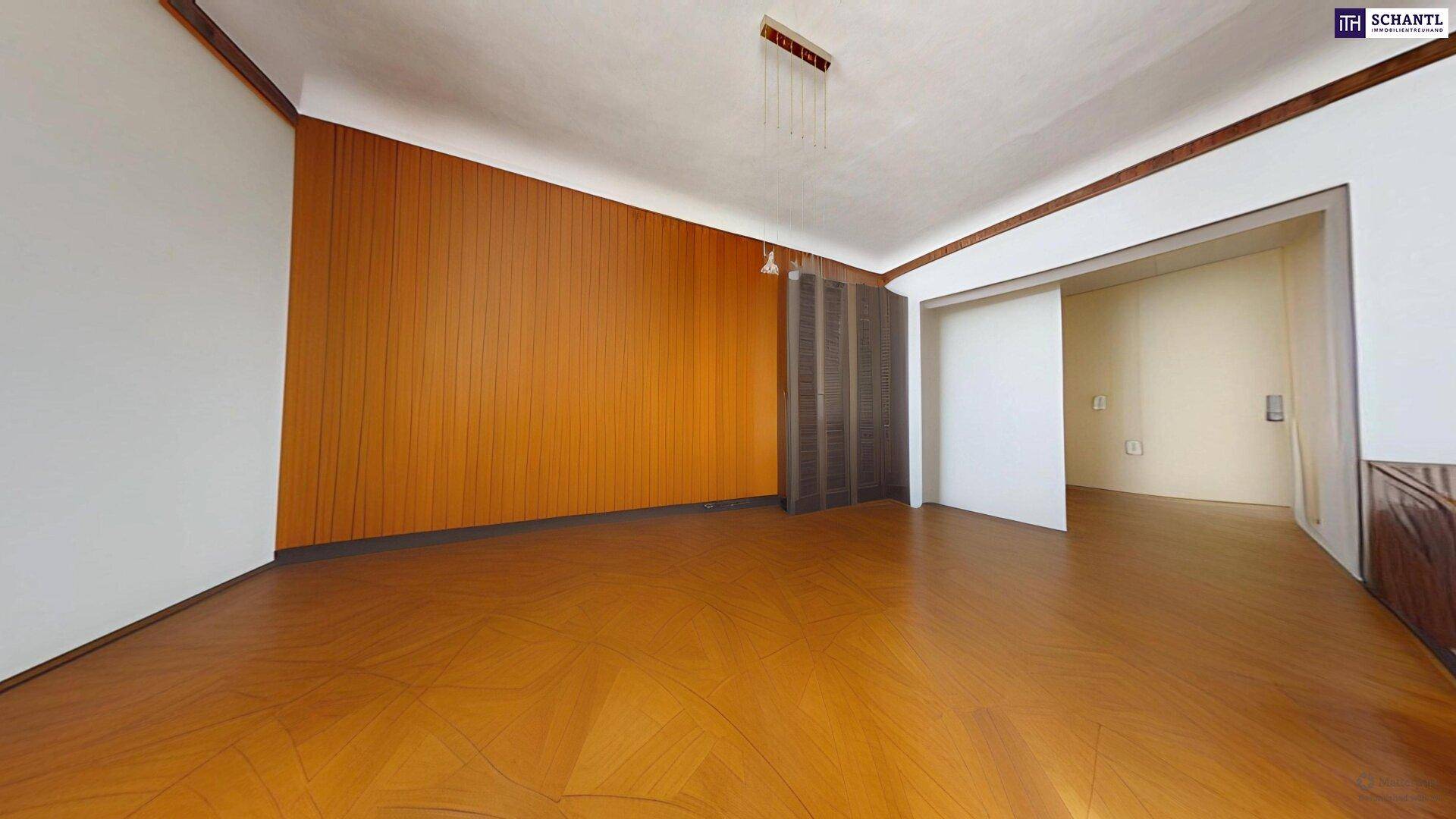 Geräumiger Raum mit Holzvertäfelung an einer Wand und Parkettboden.