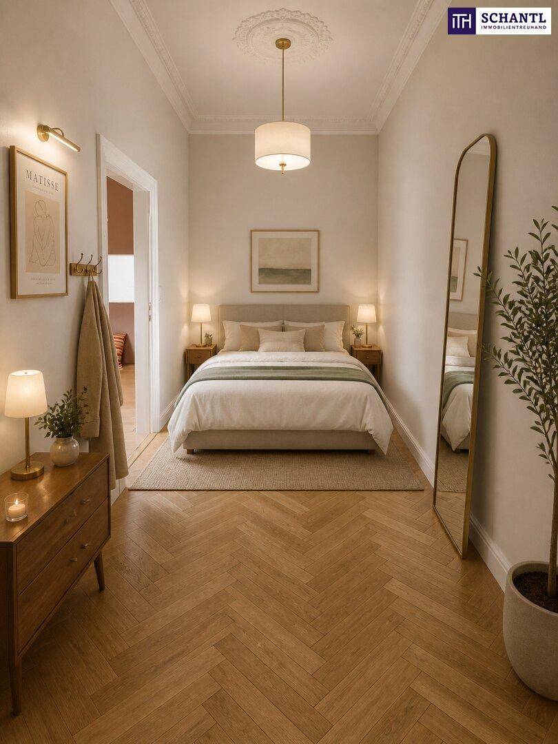 Gemütliches Schlafzimmer mit Fischgrätparkett, hohen Decken und einem großen Spiegel.