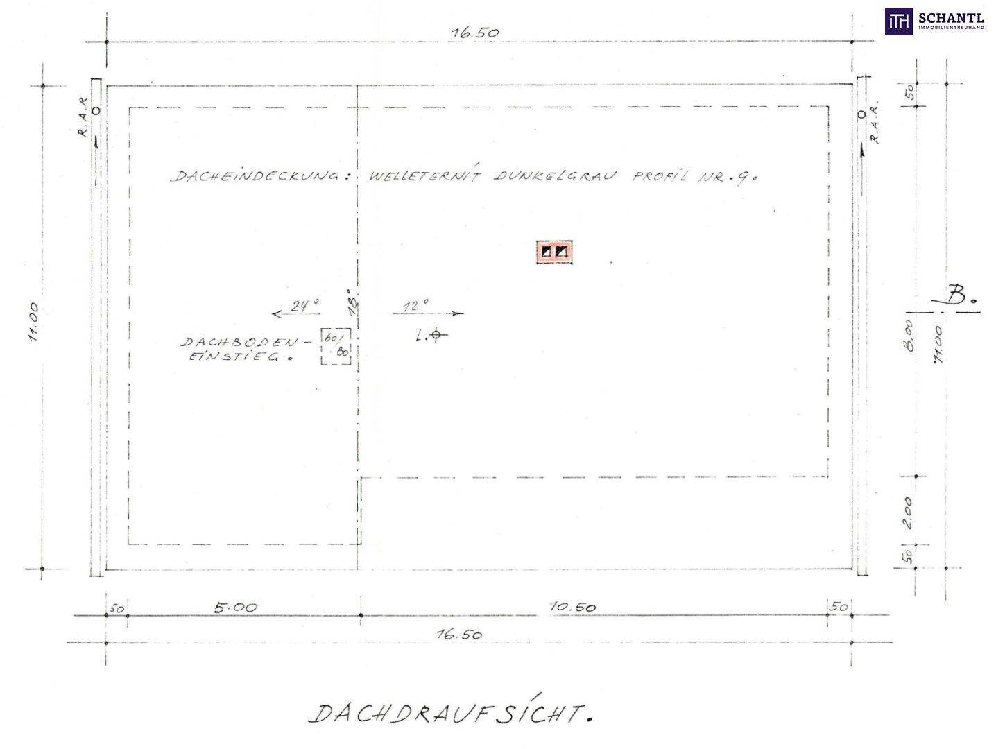 Dachaufsicht des Gebäudes mit Maßen und Dachneigung.