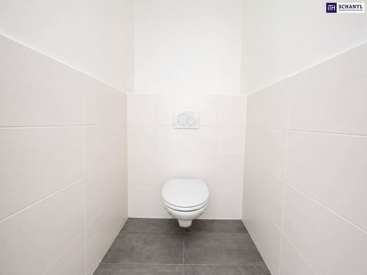 Kleines, modernes WC mit grauen Bodenfliesen und weiß gefliesten Wänden.