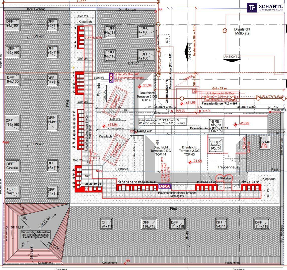 Detaillierter Grundrissplan mit Terrassen, Dachflächenfenstern und einem Treppenhaus.