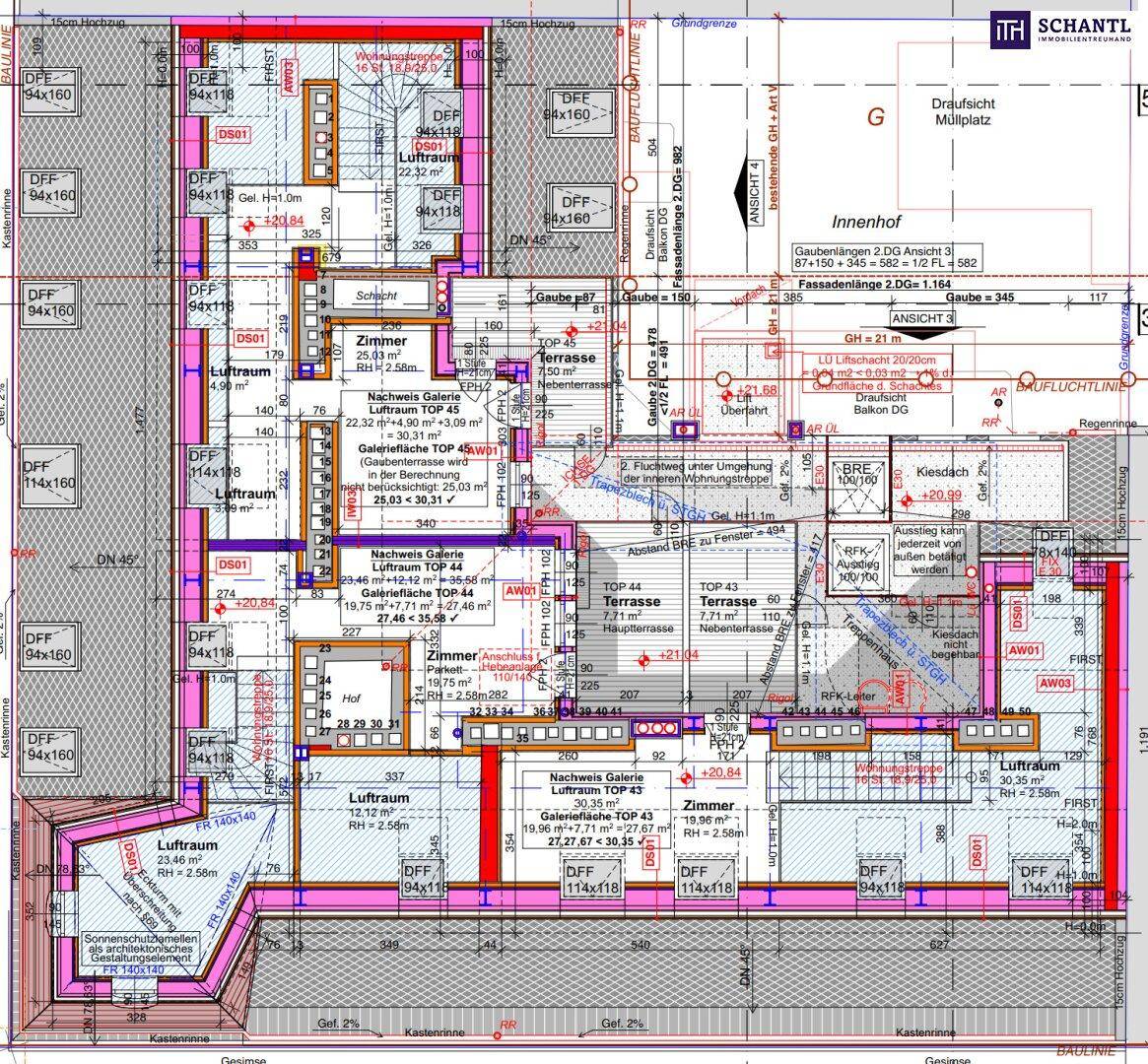 Detaillierter Grundrissplan mit Terrassen, Lufträumen und verschiedenen Zimmern.