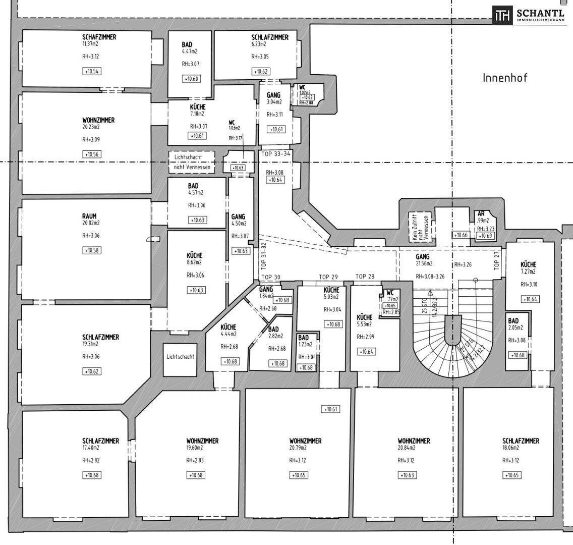 Detaillierter Grundrissplan einer Etage mit verschiedenen Wohnungsgrößen und Treppenhaus.