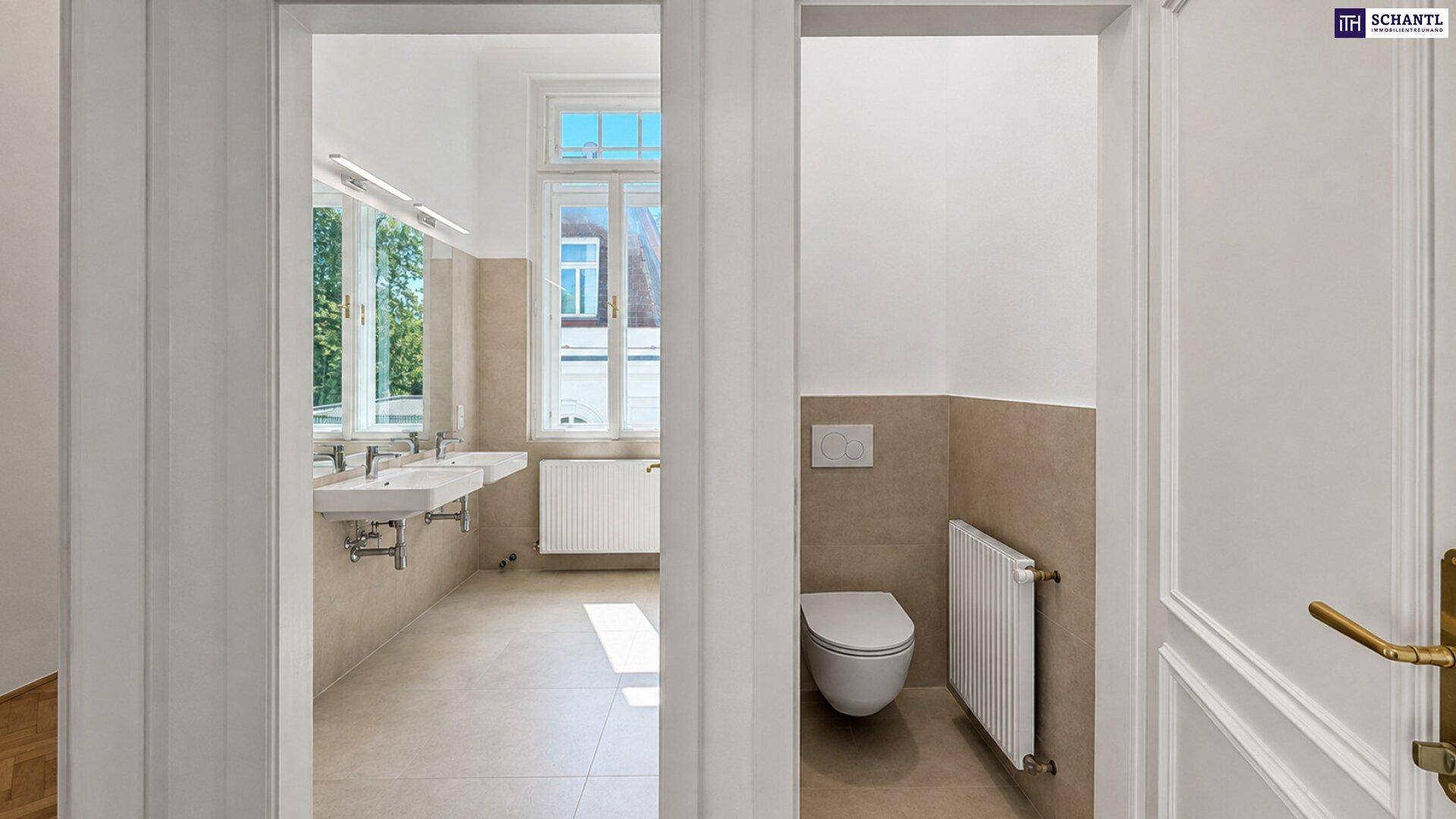 Separates WC mit wandhängender Toilette und Blick in ein modernes Badezimmer, praktisch und stilvoll gestaltet.