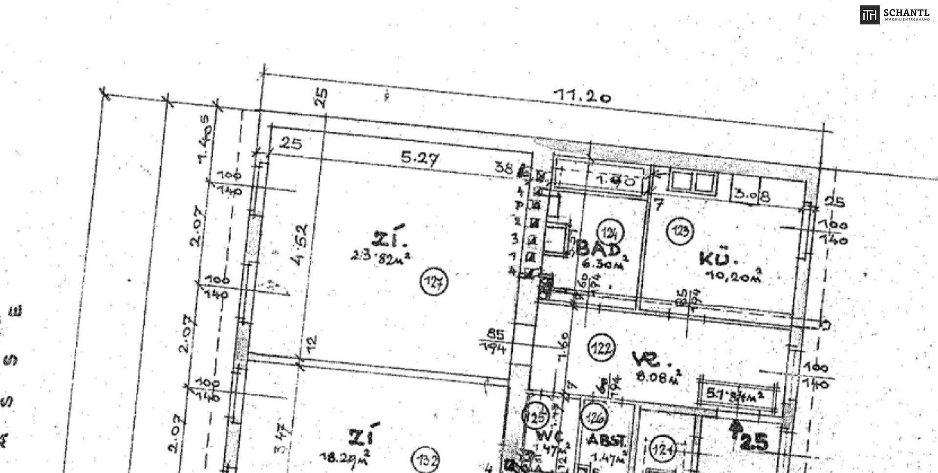 Grundrissplan einer Wohnung mit verschiedenen Räumen und Bemaßungen für eine klare Übersicht.