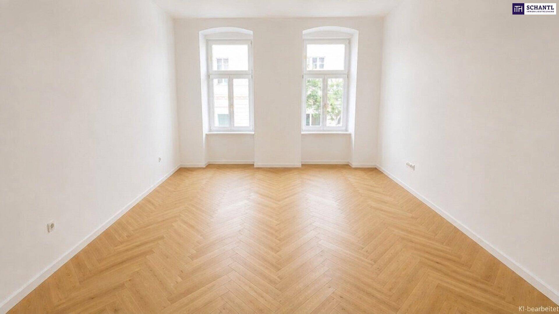 Geräumiges, helles Zimmer mit neuem Fischgrätparkett und zwei hohen Fenstern, ideal für Wohnzwecke.