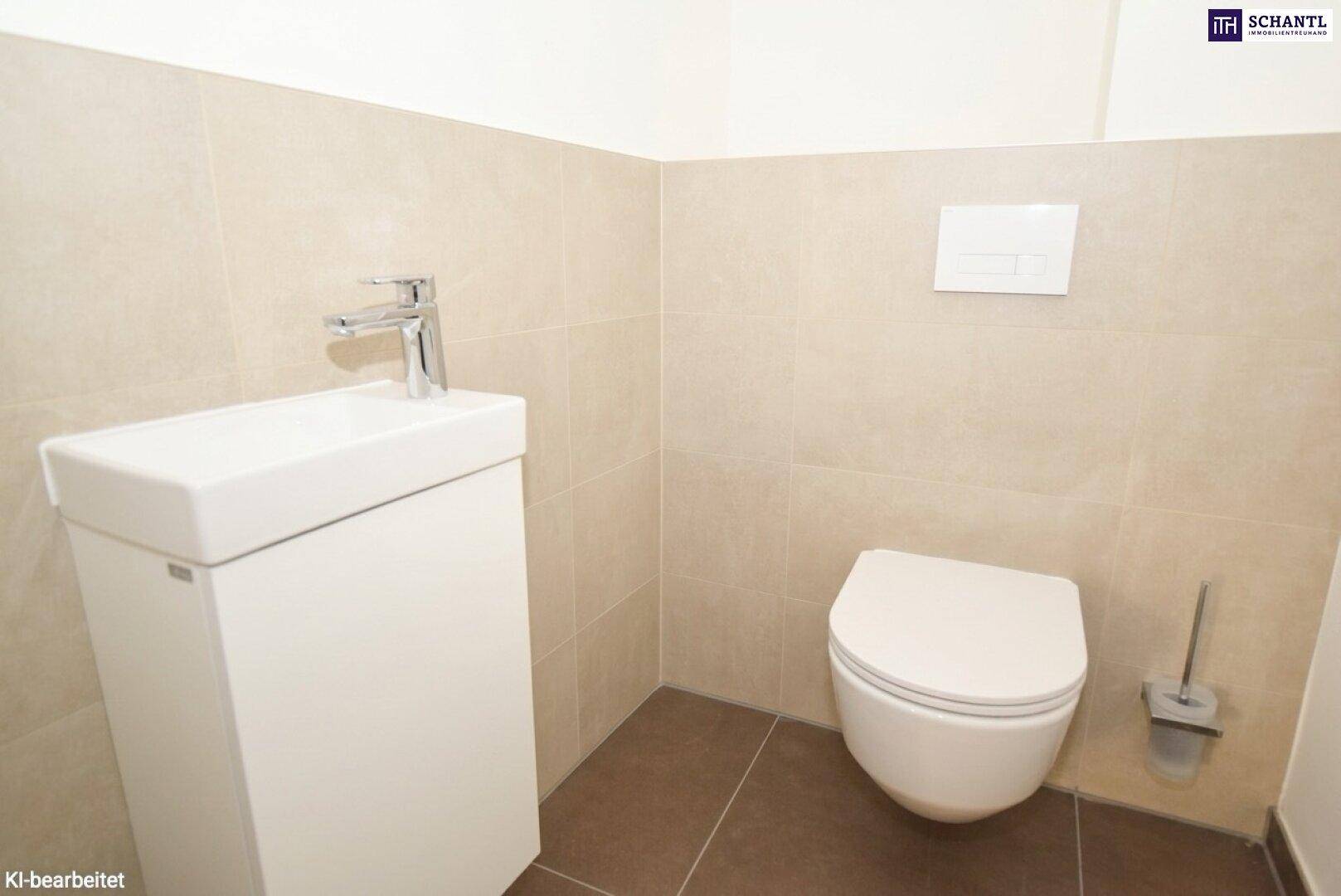 Modernes Gäste-WC mit wandhängender Toilette, kleinem Waschbecken und beigefarbenen Fliesen.