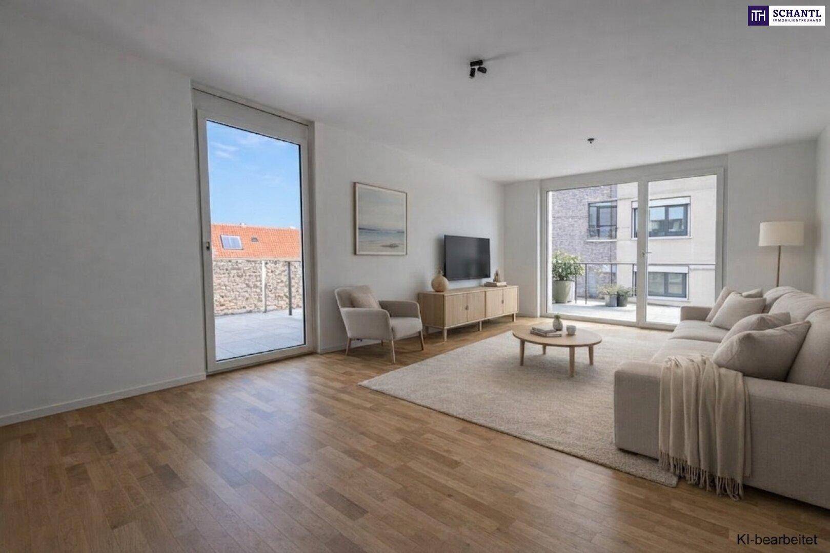 Helles Wohnzimmer mit Holzboden, Zugang zur Terrasse und modernen Möbeln in neutralen Farben.